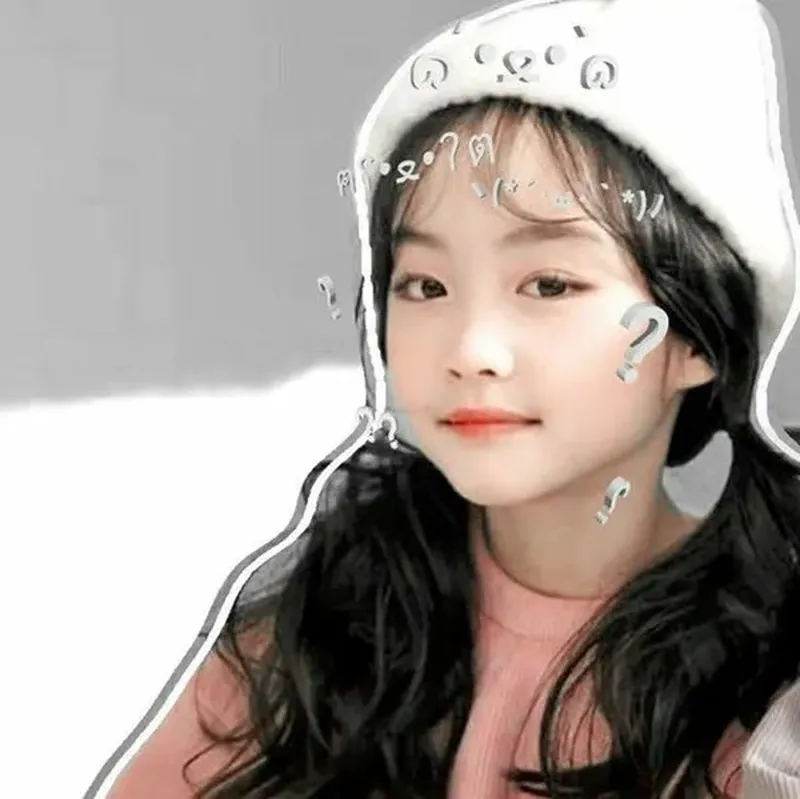 Hình nền em bé trai tạo cảm giác gần gũi và thân thiện