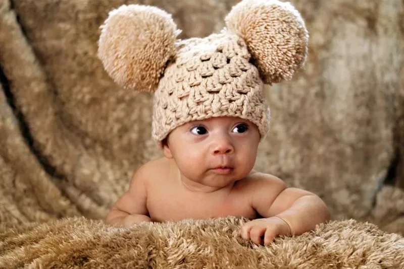 Hình nền em bé tạo cảm giác gần gũi và thân thiện