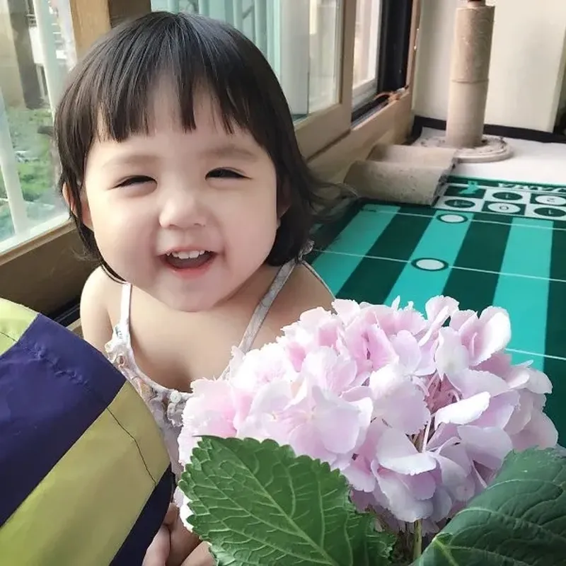 Avt em bé cute giúp bạn nổi bật với phong cách dễ thương
