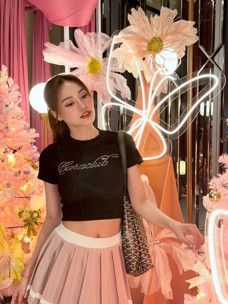 Chi Dân và Ninh Dương Lan Ngọc cùng nhau diện bikini đầy phong cách Chi Dân và Ninh Dương Lan Ngọc cùng nhau diện bikini đầy phong cách