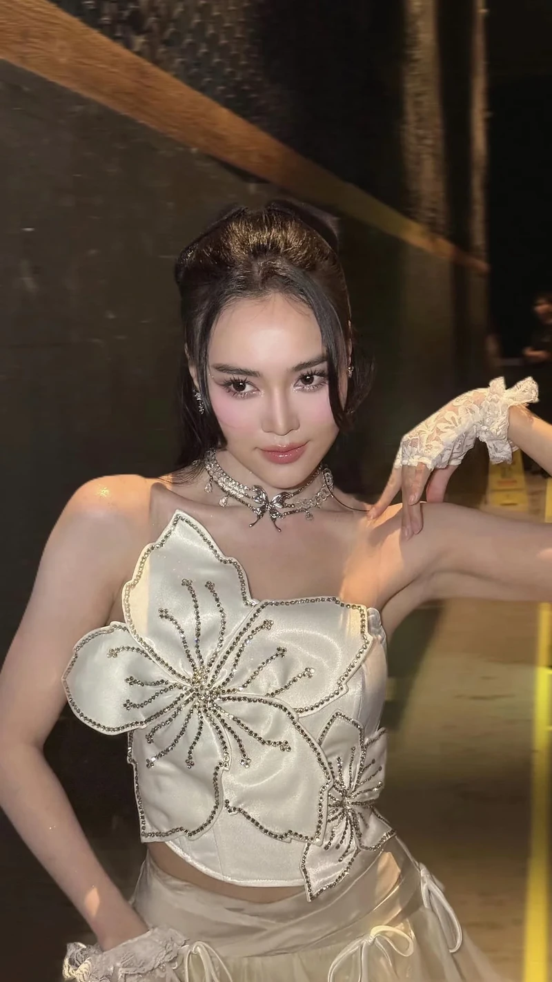Chiêm ngưỡng Lan Ngọc mặc đồ bikini đầy phong cách và quyến rũ Chiêm ngưỡng Lan Ngọc mặc đồ bikini đầy phong cách và quyến rũ