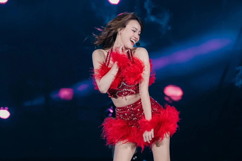Chi Dân và Lan Ngọc, cặp đôi hoàn hảo trong những bộ bikini Chi Dân và Lan Ngọc, cặp đôi hoàn hảo trong những bộ bikini