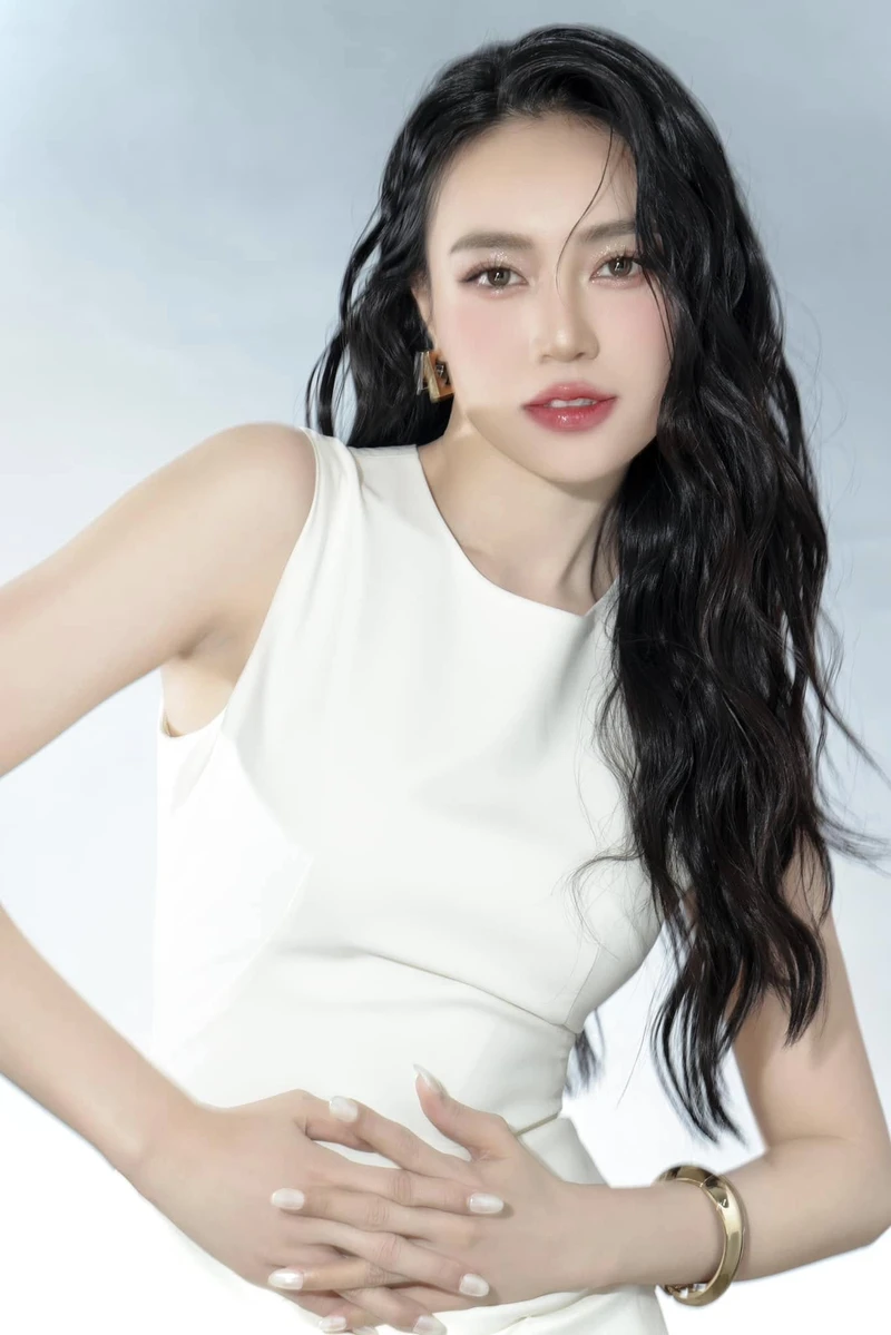 Ninh Dương Lan Ngọc và Ngô Kiến Huy cùng khoe dáng trong bikini Ninh Dương Lan Ngọc và Ngô Kiến Huy cùng khoe dáng trong bikini