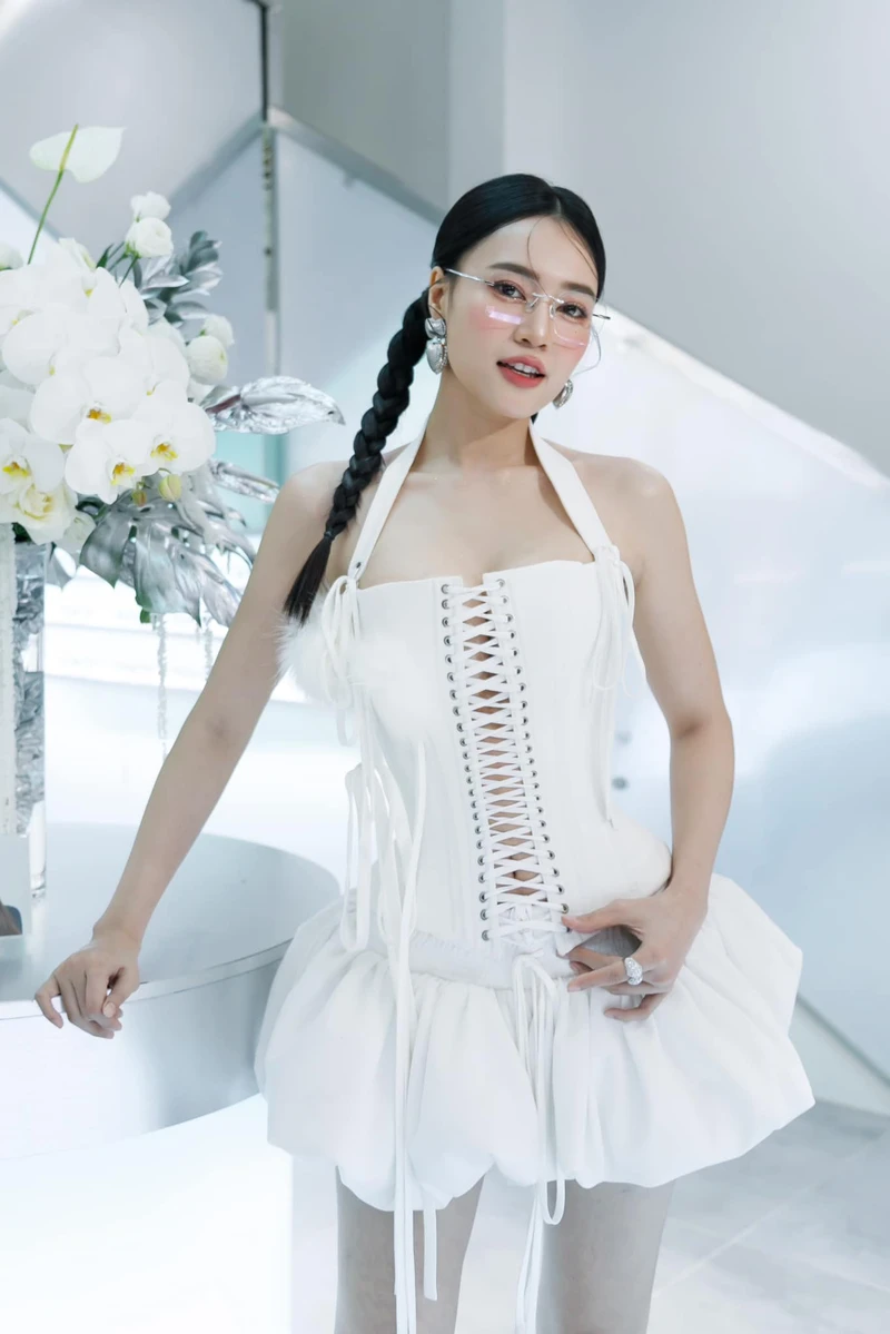 Cặp đôi Ninh Dương Lan Ngọc và Ngô Kiến Huy trong bộ bikini đẹp Cặp đôi Ninh Dương Lan Ngọc và Ngô Kiến Huy trong bộ bikini đẹp