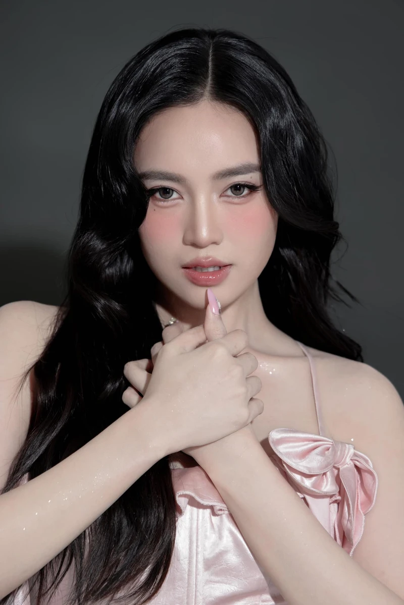 Khám phá khoảnh khắc đáng yêu của Lan Ngọc và Ngô Kiến Huy trong bikini Khám phá khoảnh khắc đáng yêu của Lan Ngọc và Ngô Kiến Huy trong bikini