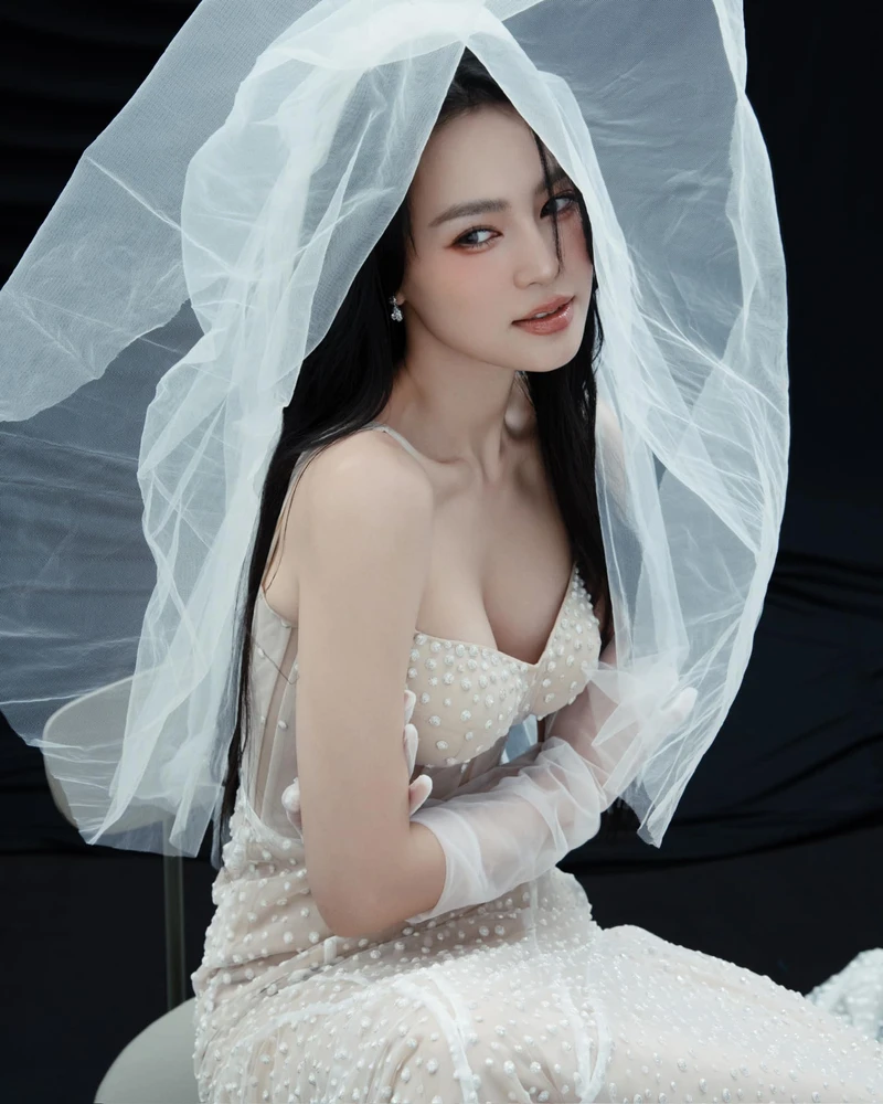 Ninh Dương Lan Ngọc, diễn viên tài năng với phong cách bikini ấn tượng Ninh Dương Lan Ngọc, diễn viên tài năng với phong cách bikini ấn tượng