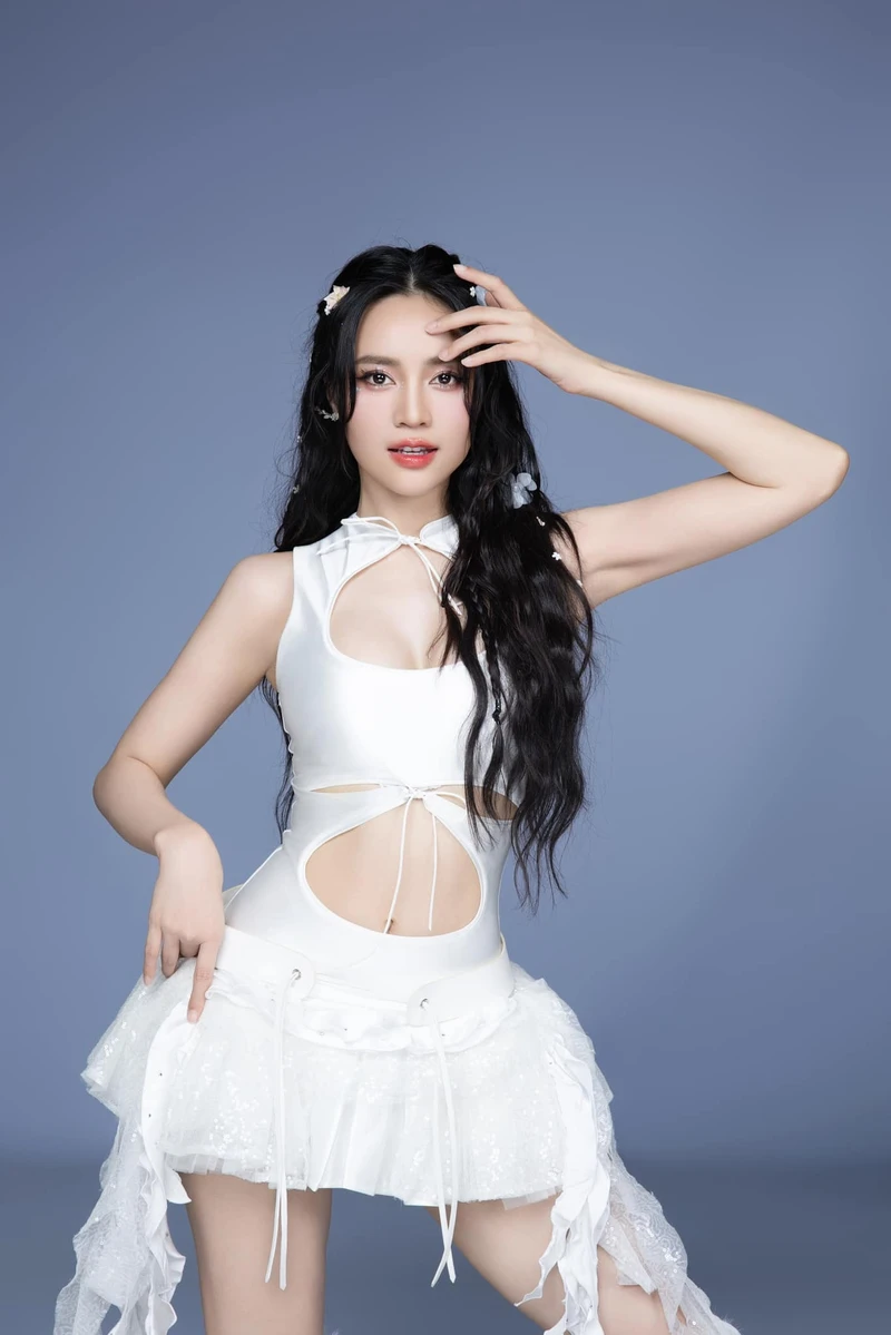 Ninh Dương Lan Ngọc yêu Chi Dân, cùng nhau tỏa sáng trong bikini Ninh Dương Lan Ngọc yêu Chi Dân, cùng nhau tỏa sáng trong bikini