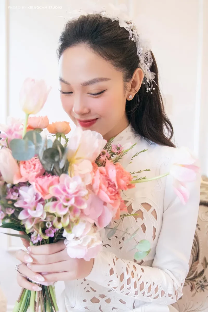 Diễn viên điện ảnh Thẩm Thúy Hằng là một trong những người bạn thân của Minh Hằng