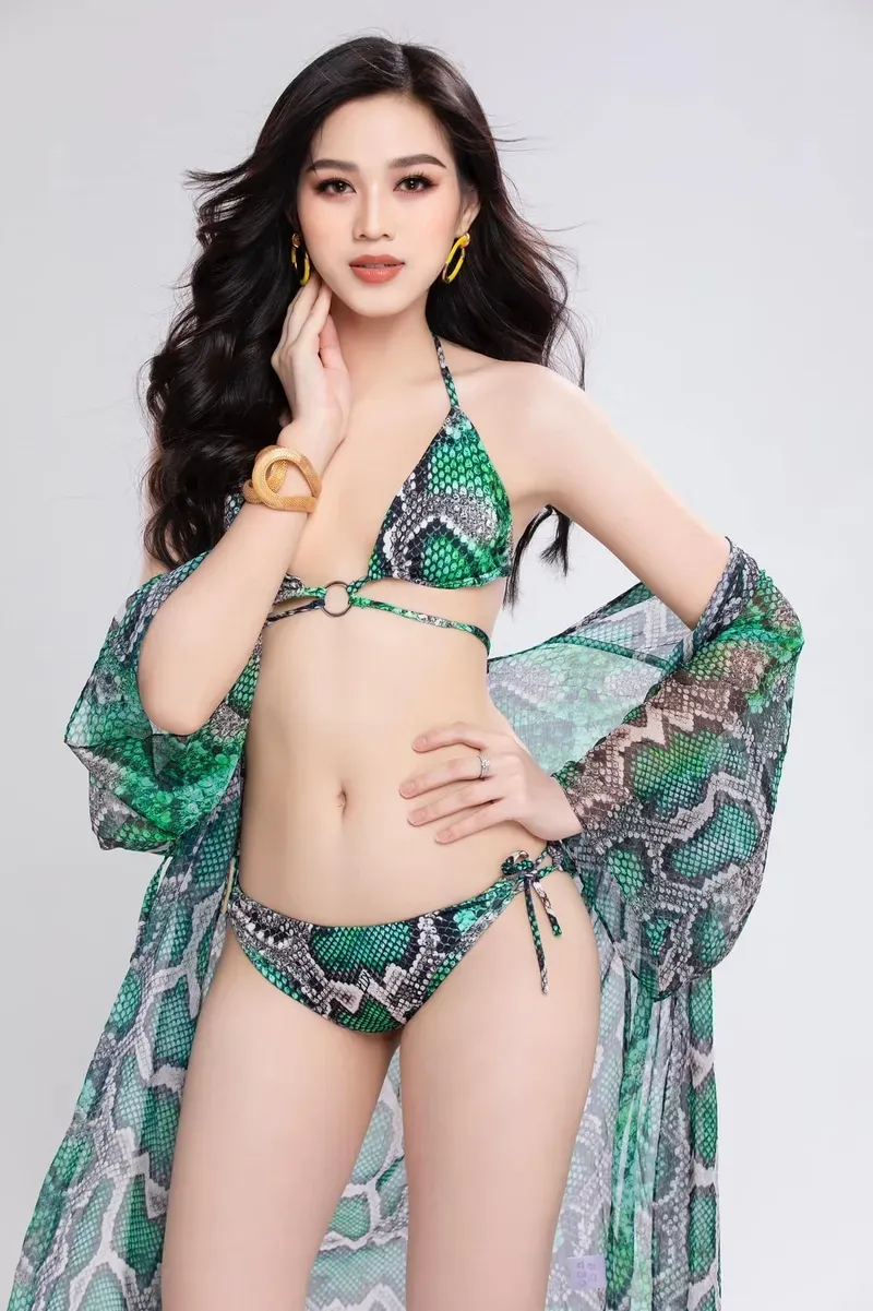 Đỗ Thị Hà mặc bikini mang đến sự tươi mới và quyến rũ Đỗ Thị Hà mặc bikini mang đến sự tươi mới và quyến rũ