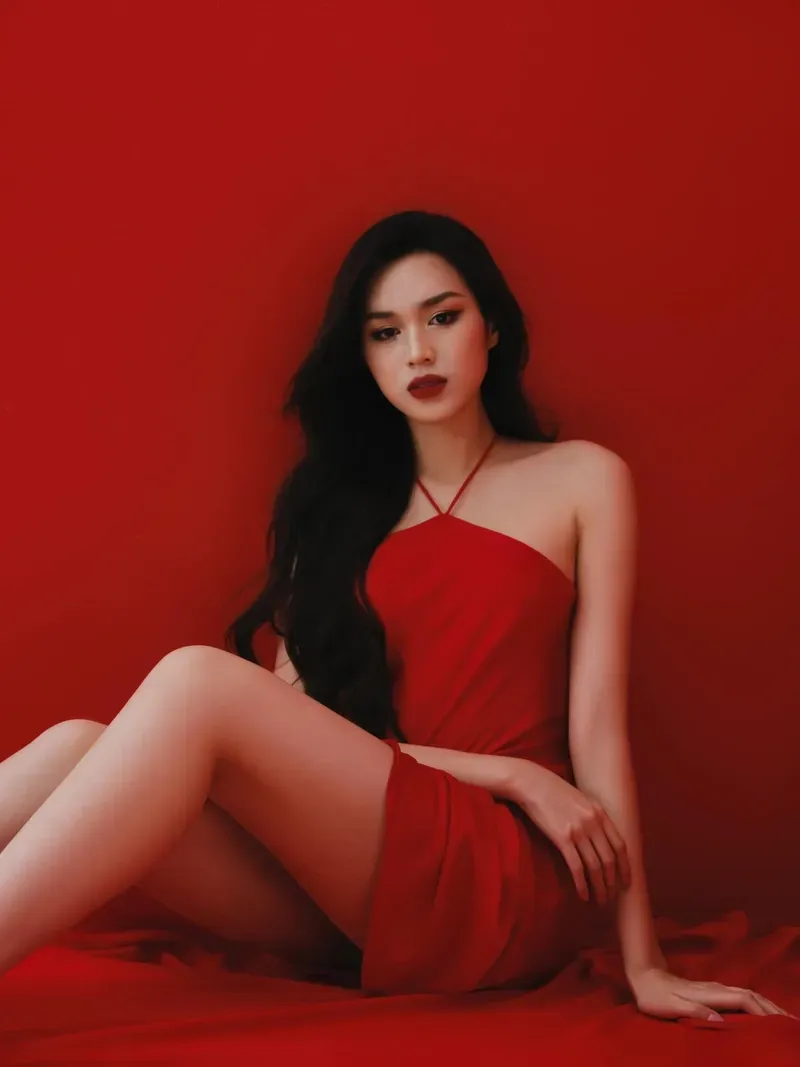 Hoa hậu Đỗ Thị Hà và bạn trai tạo cảm giác gần gũi và thân thiện Hoa hậu Đỗ Thị Hà và bạn trai tạo cảm giác gần gũi và thân thiện