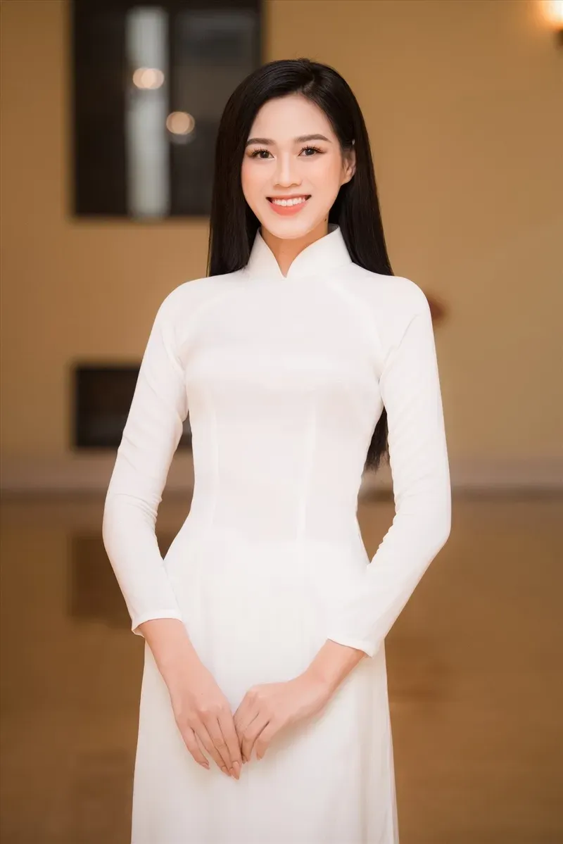Hoa hậu Đỗ Thị Hà mặc áo tắm thể hiện sự tự tin và quyến rũ Hoa hậu Đỗ Thị Hà mặc áo tắm thể hiện sự tự tin và quyến rũ