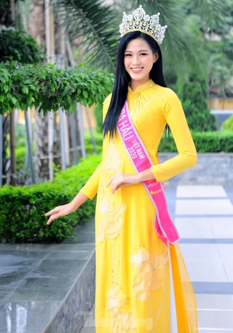 Đỗ Thị Hà mặc áo tắm mang đến sự tự tin và quyến rũ Đỗ Thị Hà mặc áo tắm mang đến sự tự tin và quyến rũ