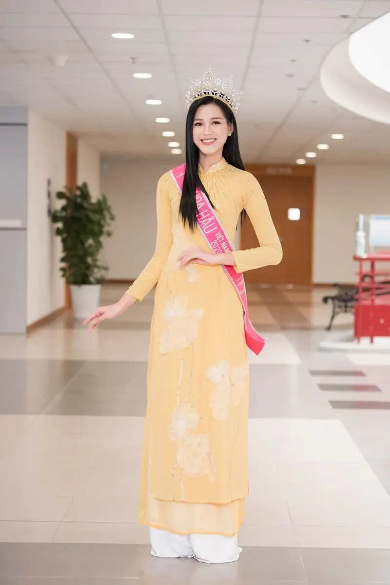 Đỗ Thị Hà áo dài thể hiện nét đẹp truyền thống và hiện đại Đỗ Thị Hà áo dài thể hiện nét đẹp truyền thống và hiện đại