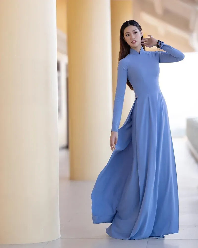 Khánh Vân catwalk tự tin và đầy quyến rũ trên sàn diễn Khánh Vân catwalk tự tin và đầy quyến rũ trên sàn diễn