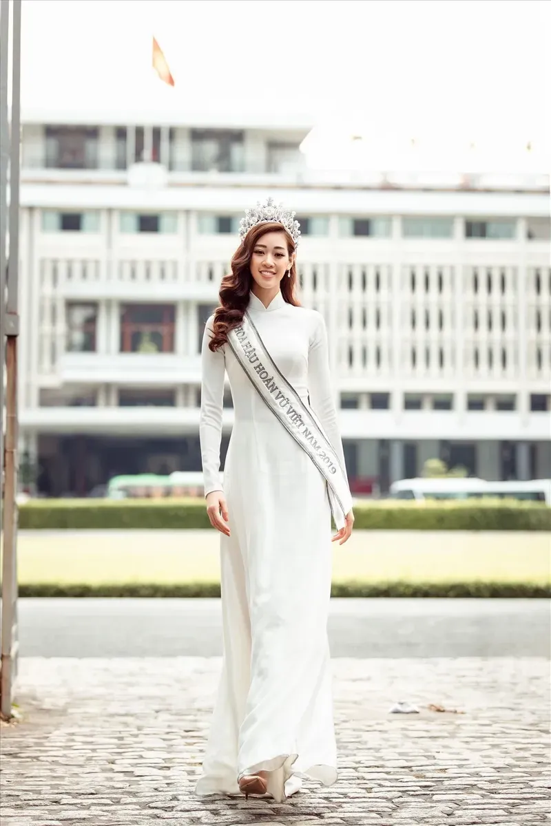 Khánh Vân đăng quang mang đến niềm tự hào cho người hâm mộ Khánh Vân đăng quang mang đến niềm tự hào cho người hâm mộ