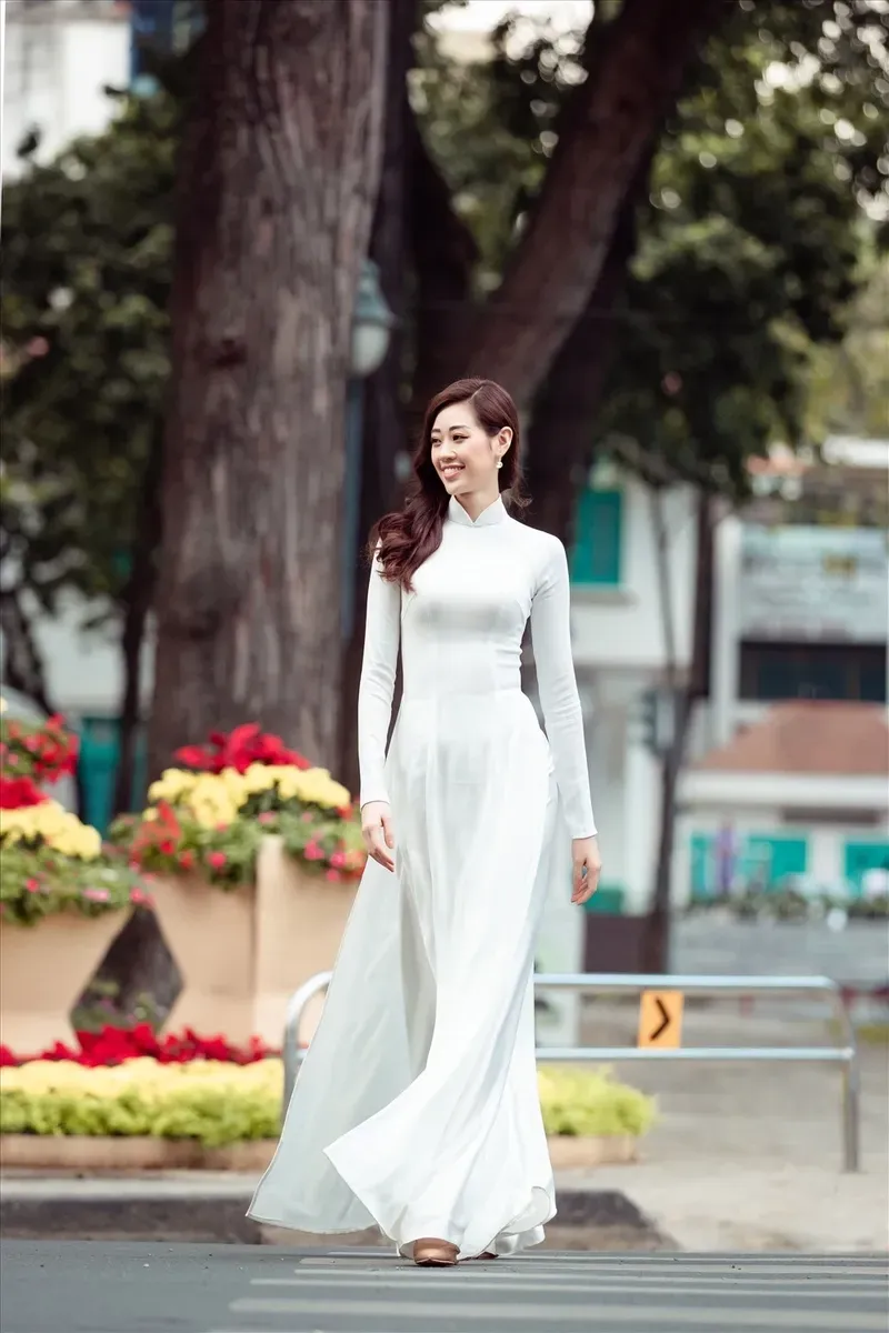 Người đẹp áo dài Nguyễn Trần Khánh Vân luôn tỏa sáng trong trang phục truyền thống Người đẹp áo dài Nguyễn Trần Khánh Vân luôn tỏa sáng trong trang phục truyền thống