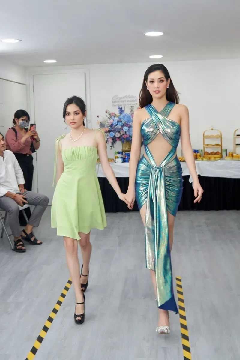 Hoa hậu Khánh Vân mặc bikini thể hiện sự tự tin và quyến rũ Hoa hậu Khánh Vân mặc bikini thể hiện sự tự tin và quyến rũ