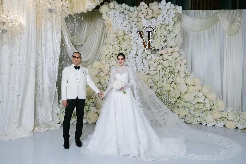 Áo dài Khánh Vân là biểu tượng của nét đẹp truyền thống Việt Nam Áo dài Khánh Vân là biểu tượng của nét đẹp truyền thống Việt Nam
