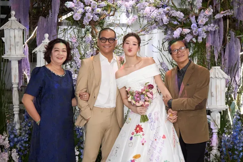 Khánh Vân người đẹp áo dài luôn để lại ấn tượng sâu sắc Khánh Vân người đẹp áo dài luôn để lại ấn tượng sâu sắc