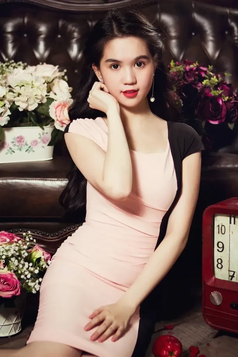 Ngọc Trinh nội y siêu nhỏ khiến fan không thể rời mắt Ngọc Trinh nội y siêu nhỏ khiến fan không thể rời mắt
