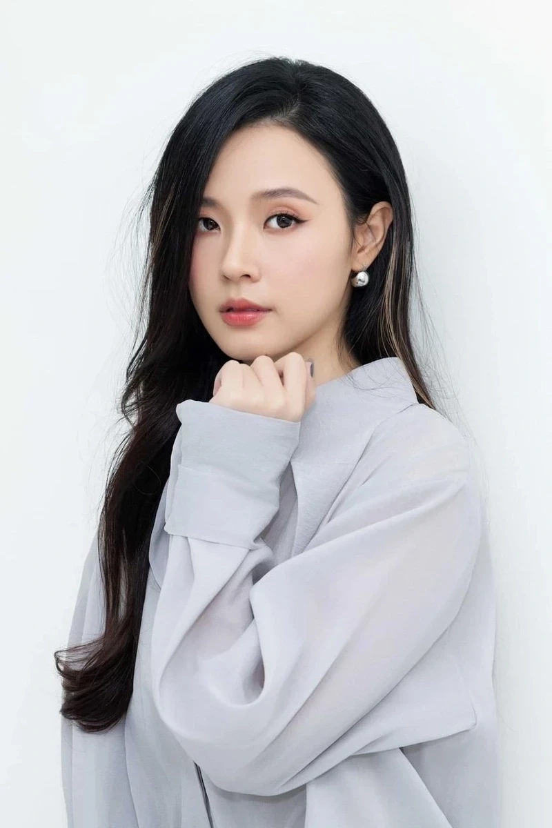 Midu mặc áo dài luôn thu hút ánh nhìn với phong cách thanh lịch Midu mặc áo dài luôn thu hút ánh nhìn với phong cách thanh lịch