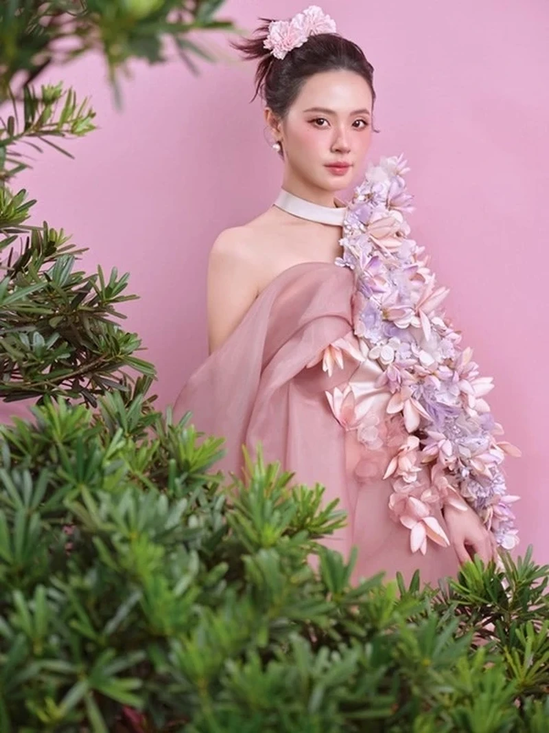 Tiểu sử Midu là câu chuyện truyền cảm hứng cho nhiều bạn trẻ Tiểu sử Midu là câu chuyện truyền cảm hứng cho nhiều bạn trẻ