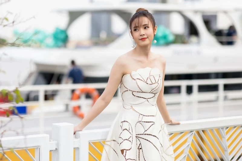 Hình ảnh Mi Du thể hiện sự tự tin và quyến rũ Hình ảnh Mi Du thể hiện sự tự tin và quyến rũ
