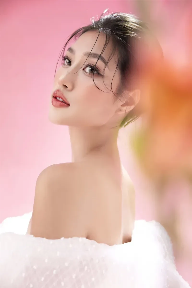 Hoa hậu Đoàn Thiên Ân, biểu tượng nhan sắc và bản lĩnh Việt Nam Hoa hậu Đoàn Thiên Ân, biểu tượng nhan sắc và bản lĩnh Việt Nam