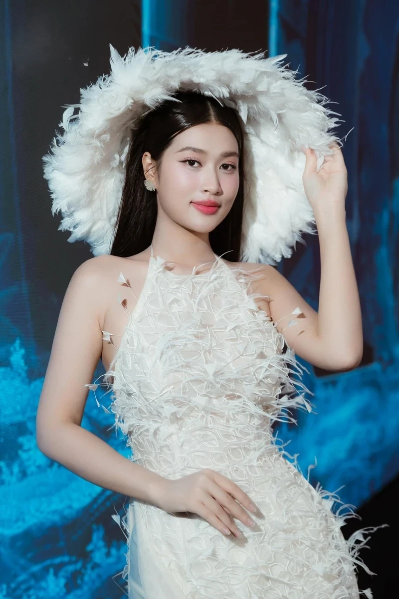 Thiên Ân trình diễn bikini với thần thái cuốn hút tại sân khấu Thiên Ân trình diễn bikini với thần thái cuốn hút tại sân khấu