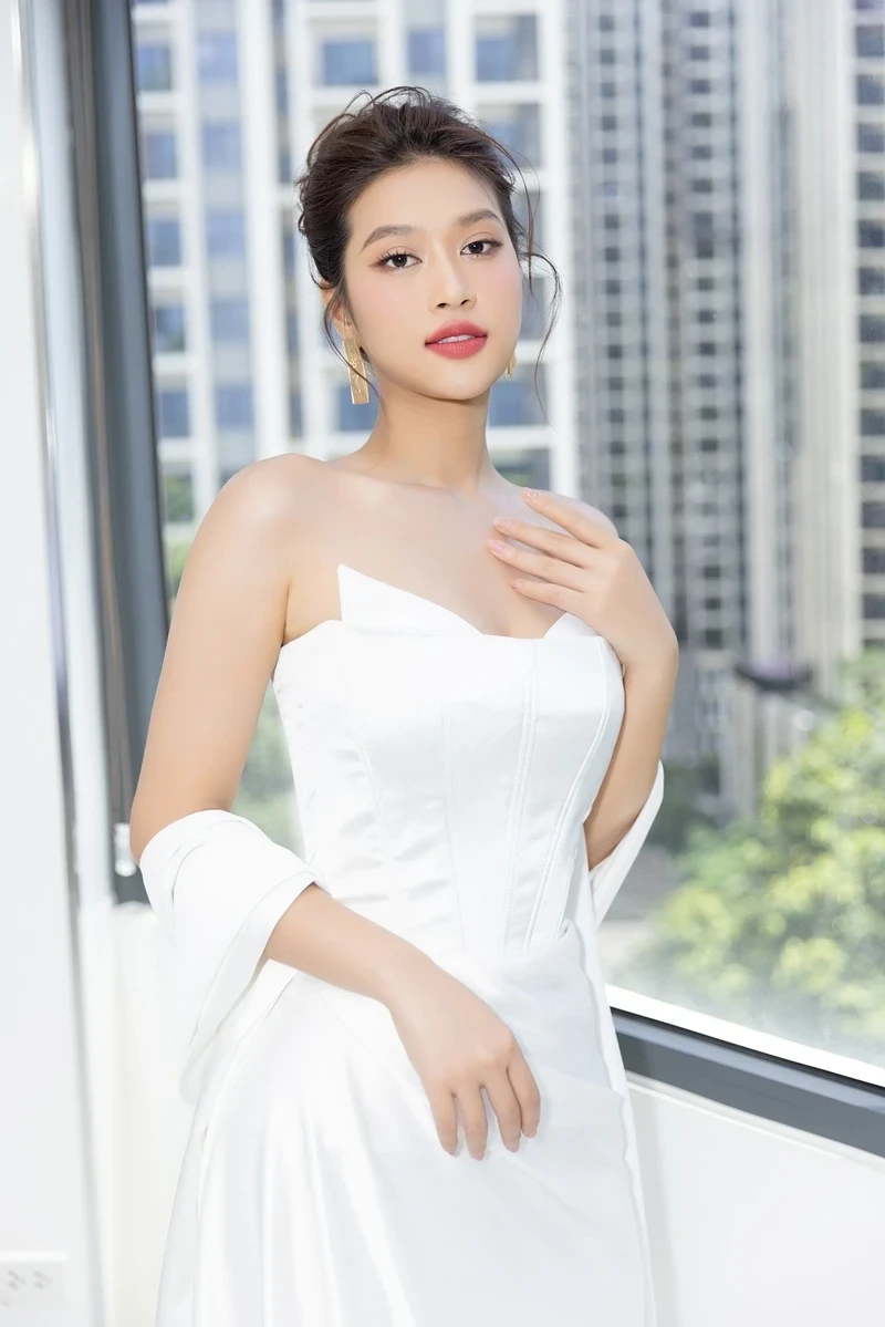 Khám phá vẻ đẹp lộng lẫy của vương miện mà Thiên Ân sở hữu Khám phá vẻ đẹp lộng lẫy của vương miện mà Thiên Ân sở hữu