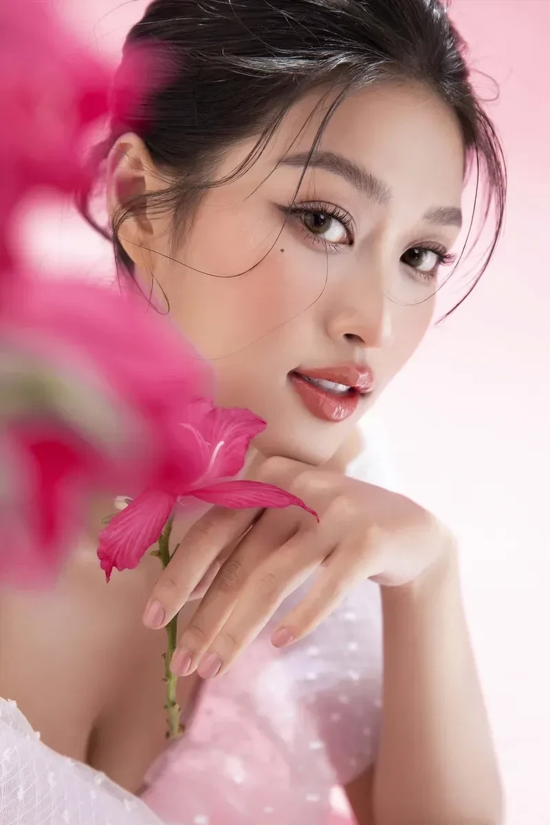 Phần trình diễn áo tắm của Thiên Ân gây ấn tượng mạnh với ban giám khảo Phần trình diễn áo tắm của Thiên Ân gây ấn tượng mạnh với ban giám khảo