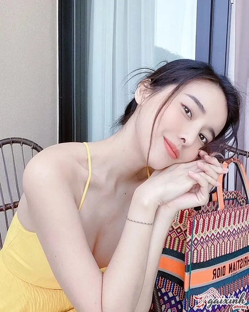 Người mẫu Cao Thái Hà luôn thu hút sự chú ý trong các sự kiện Người mẫu Cao Thái Hà luôn thu hút sự chú ý trong các sự kiện