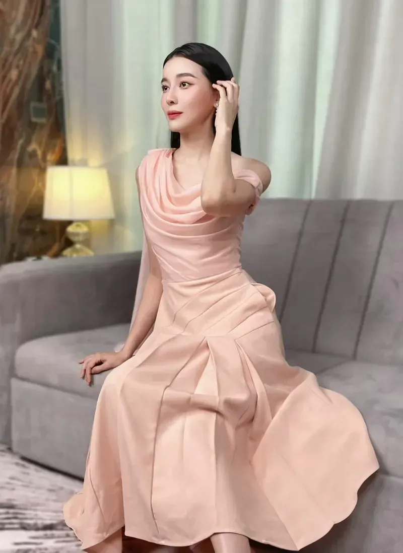Cao Thái Hà chiều cao ấn tượng giúp cô nổi bật trong làng giải trí Cao Thái Hà chiều cao ấn tượng giúp cô nổi bật trong làng giải trí