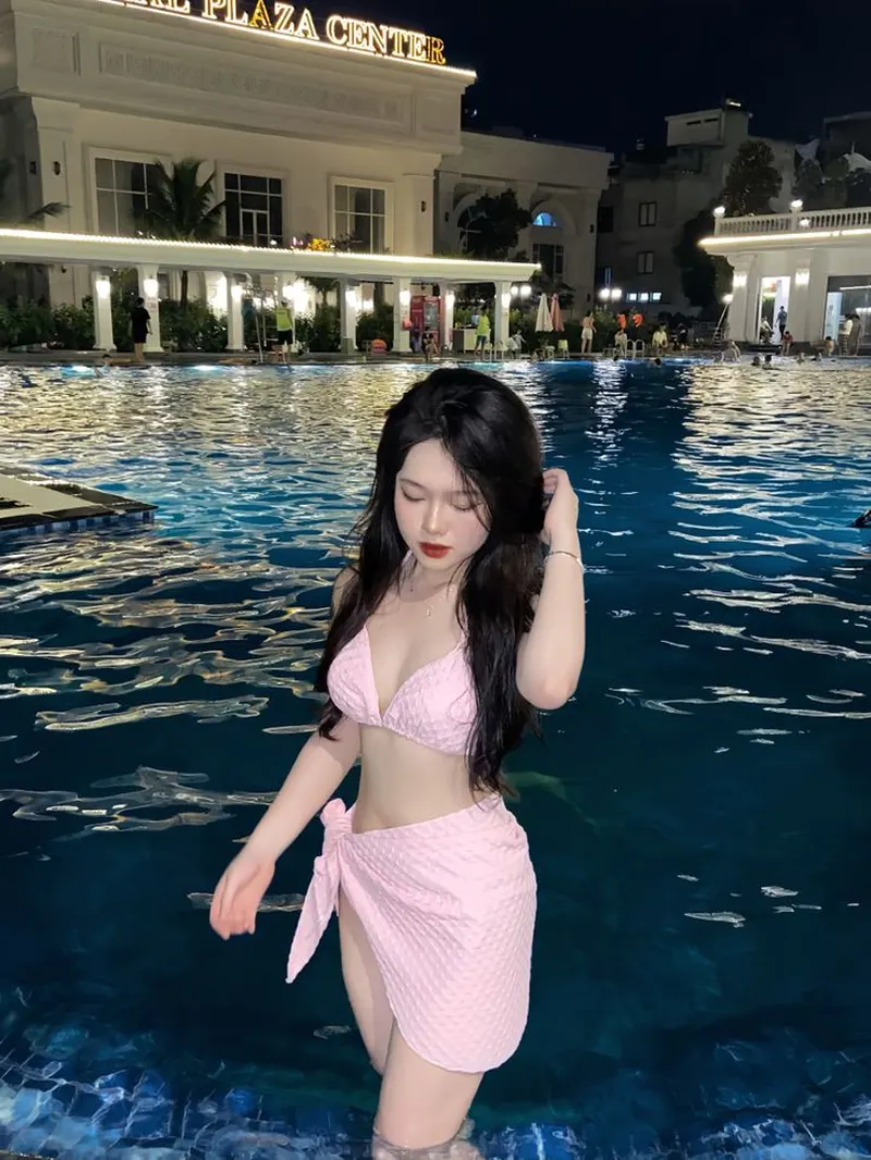 Bikini thiếu vải tạo điểm nhấn táo bạo cho gái xinh dưới ánh nắng nhiệt đới Bikini thiếu vải tạo điểm nhấn táo bạo cho gái xinh dưới ánh nắng nhiệt đới