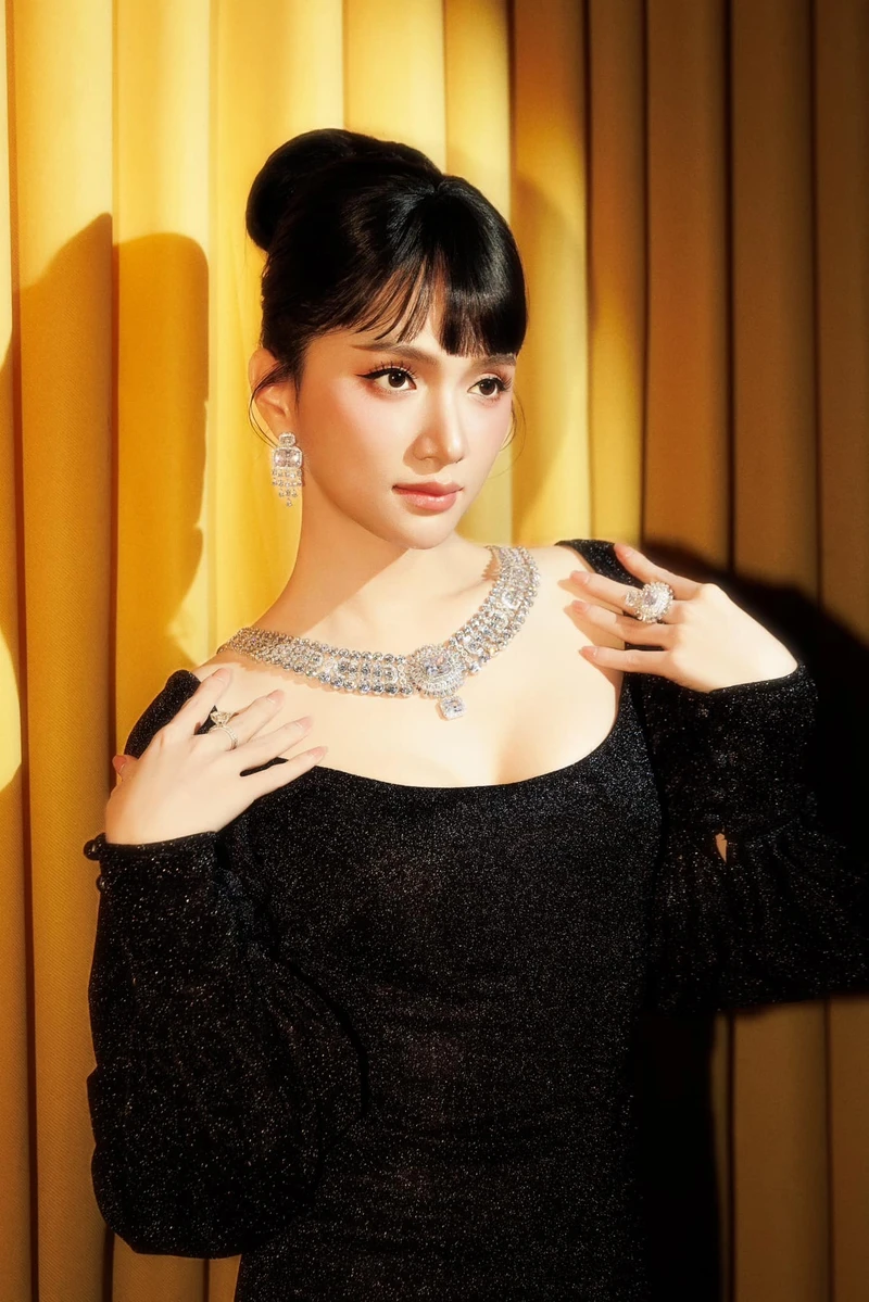 Hương Giang hoa hậu chuyển giới luôn tỏa sáng với vẻ đẹp tự tin Hương Giang hoa hậu chuyển giới luôn tỏa sáng với vẻ đẹp tự tin