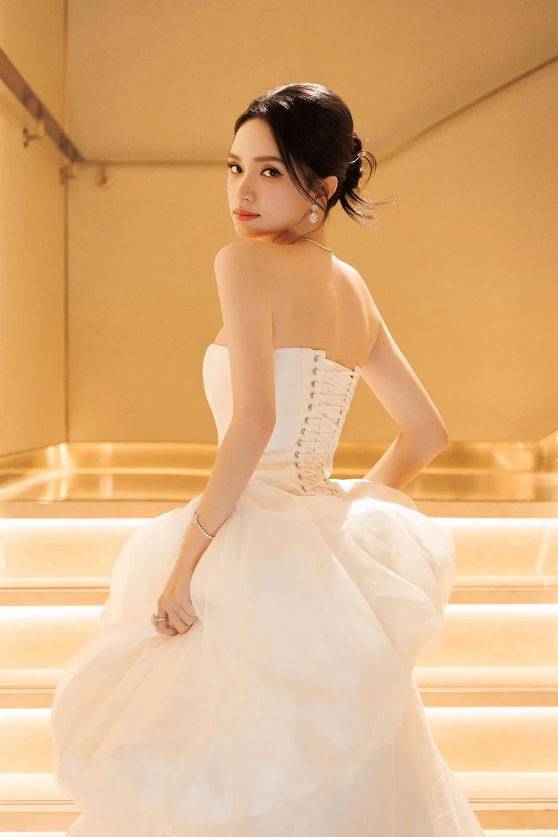 Hoa hậu chuyển giới Hương Giang có chồng chưa là câu hỏi được nhiều người thắc mắc Hoa hậu chuyển giới Hương Giang có chồng chưa là câu hỏi được nhiều người thắc mắc