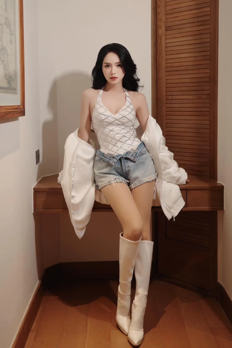 Sắc đẹp dối trá là một trong những ca khúc nổi bật của Hương Giang Sắc đẹp dối trá là một trong những ca khúc nổi bật của Hương Giang