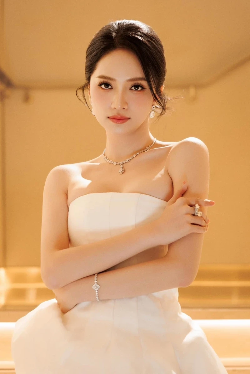 Hương Giang và Dược sĩ Tiến là cặp đôi được nhiều người yêu mến Hương Giang và Dược sĩ Tiến là cặp đôi được nhiều người yêu mến