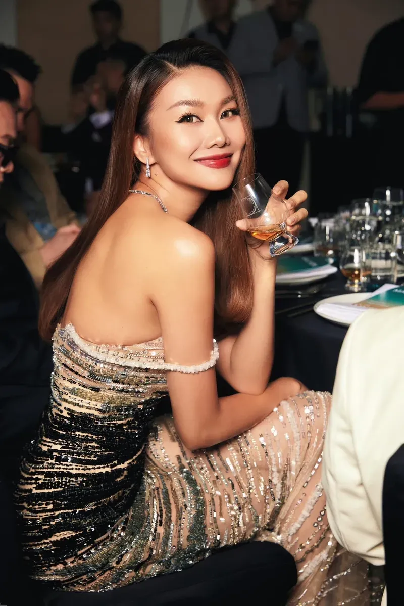 Thanh hằng người mẫu nổi bật với những bộ sưu tập thời trang ấn tượng Thanh hằng người mẫu nổi bật với những bộ sưu tập thời trang ấn tượng