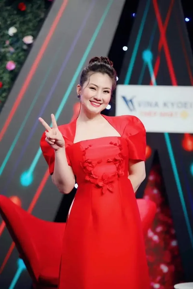 Diễn viên Ngọc Lan mặt nạ gương mang đến nhiều cảm xúc cho khán giả Diễn viên Ngọc Lan mặt nạ gương mang đến nhiều cảm xúc cho khán giả