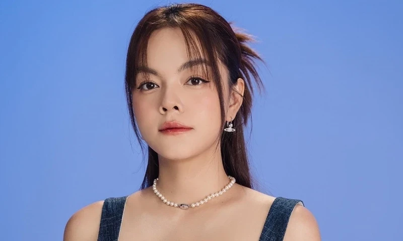 Gia đình Phạm Quỳnh Anh luôn tràn đầy hạnh phúc và yêu thương Gia đình Phạm Quỳnh Anh luôn tràn đầy hạnh phúc và yêu thương