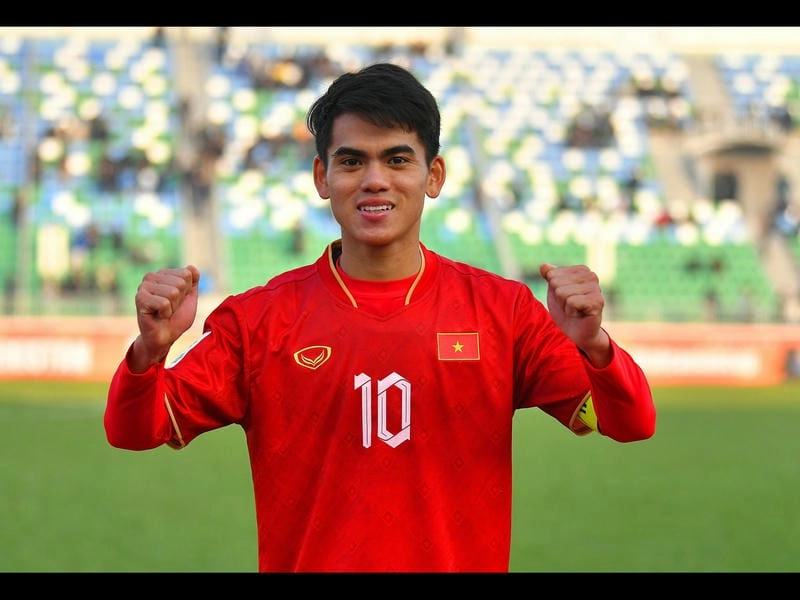  Khuất Văn Khang trong màu áo Viettel, sẵn sàng chinh phục mọi thử thách cùng sự hỗ trợ từ W888.