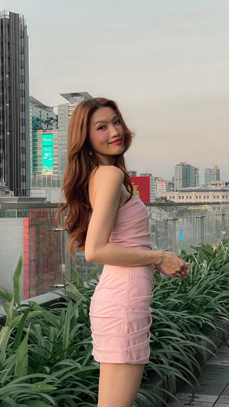 Vẻ đẹp duyên dáng của Chế Nguyễn Quỳnh Châu á hậu khiến fan ngưỡng mộ