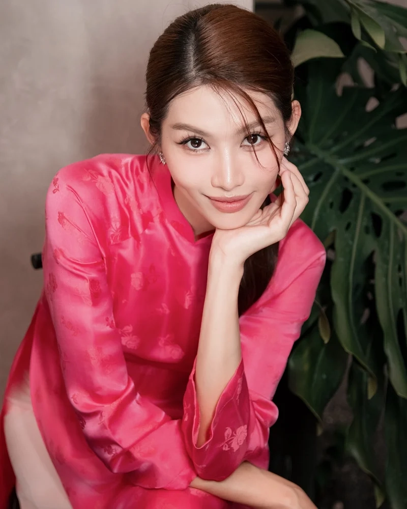 Tổng hợp video về Chế Nguyễn Quỳnh Châu với những khoảnh khắc ấn tượng