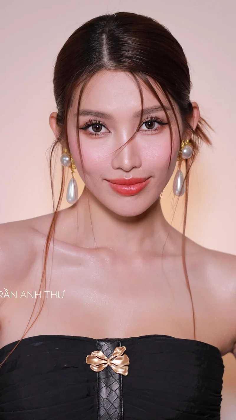 Ảnh thân mật của Chế Nguyễn Quỳnh Châu và người yêu từng gây bão cộng đồng mạng