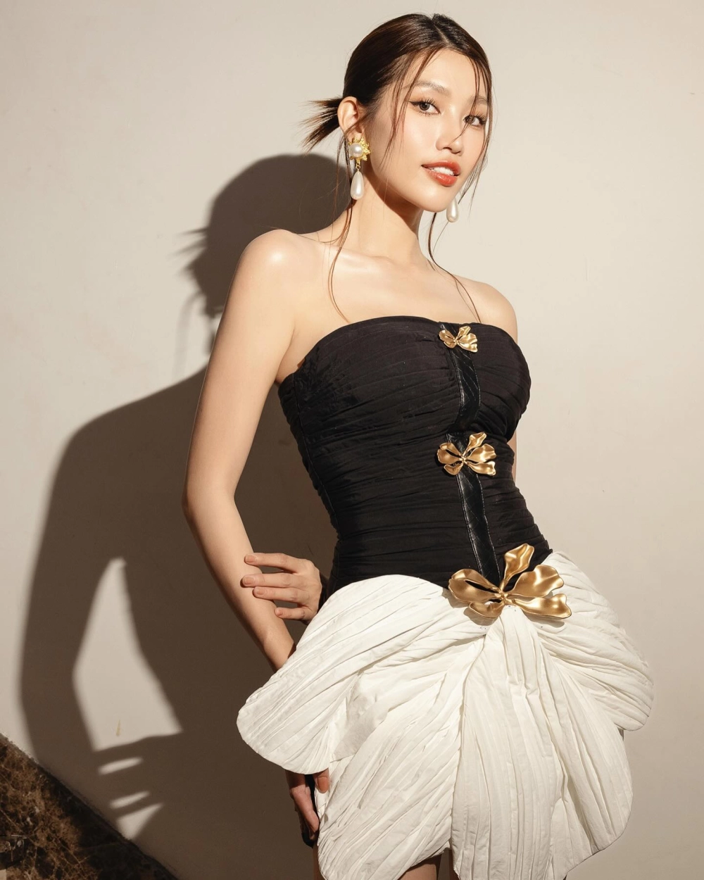 Chế Nguyễn Quỳnh Châu chiều cao lý tưởng giúp cô tỏa sáng sàn catwalk