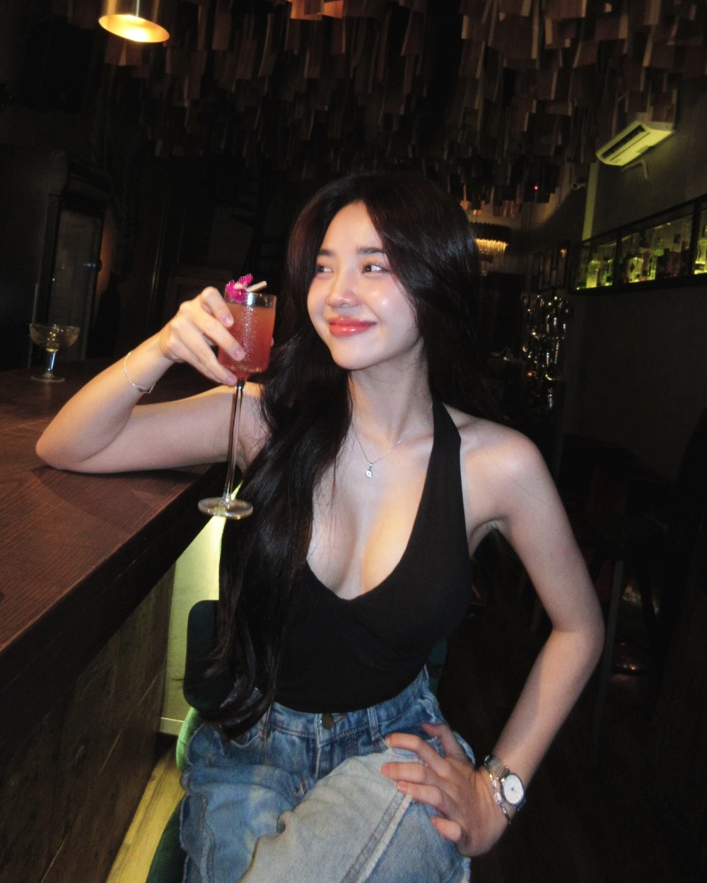 Theo dõi Cindy official để cập nhật những video mới nhất và hấp dẫn