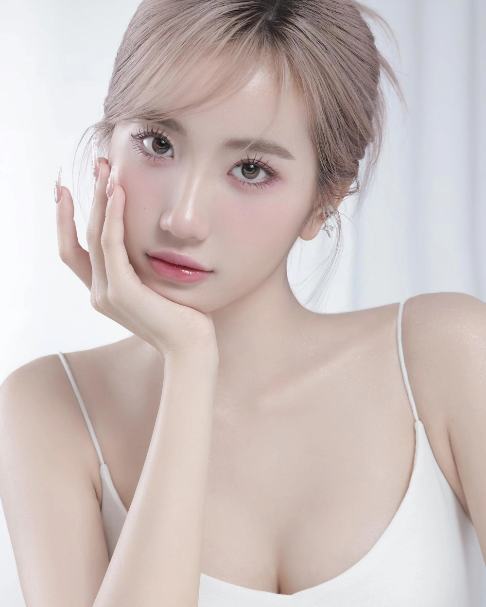 Chồng Lê Thị Khánh Huyền là ai vẫn là câu hỏi hot