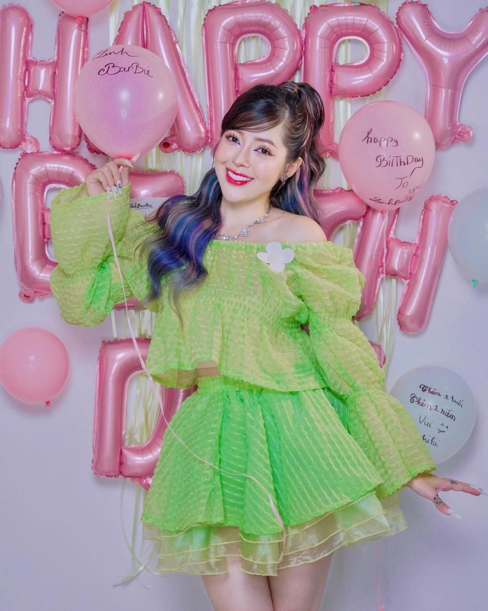 Linh Barbie và Tường Vy thân thiết như chị em ruột