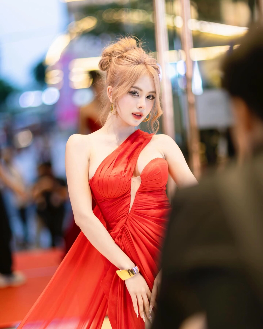 Tiktok của Ngân Hà đang lọt top xu hướng nhờ loạt clip chất